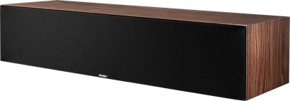 Paradigm Premier 620C v2 center hangfal dió, vízszintes kivitel fekete ráccsal és dió felületű oldalakkal, elölnézetből háromnegyedes szögben