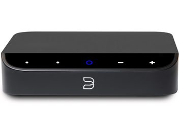 Reproductor de audio en red NODE NANO, vista frontal, carcasa rectangular negra, botones táctiles en el panel superior, logotipo centrado