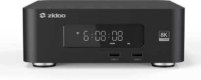 Multimediální přehrávač Zidoo Z30 Pro, pohled zepředu, centrální digitální displej, 2 porty USB 2.0, kovové nožičky, logo 8K Ultra HD