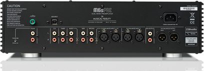 Stereo forforstærker M6s PRE med sort bagpanel, RCA-, XLR-, USB-stik, phonoindgange og hovedafbryder