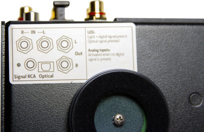 Sluchátkový předzesilovač Lehmann Audio Linear D MKII černý, pohled zezadu s optickými vstupy RCA a pozlacenými konektory