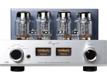 Cayin Jazz 80 alüminyum fırçalanmış gümüş rengi entegre tüp stereo amplifikatör, ön görünüm, üstte dört adet cam KT88 lambası, merkezde turuncu arka ışıklandırmalı iki retro VU-metre, solda seçici ve kulaklık girişi, sağda büyük ses kontrol düğmesi