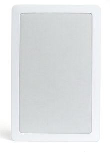 Hvid, rektangulær, indbygningsvenlig højttaler fra Klipsch R-5800-W, set forfra, med perforeret metalrist, der dækker hele overfladen