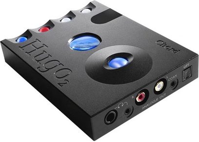 Преносим аудио конвертор Chord Electronics Hugo 2 в черно, изглед отгоре, преден панел с бутони, жакове и сини светлинни индикатори