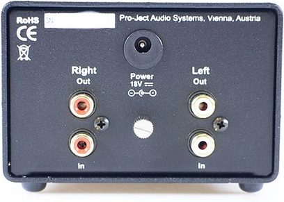 Pro-Ject Phono Box DS plus sølvfarvet phono-forforstærker, frontpanel med RCA-stik, kontakt og drejeknap