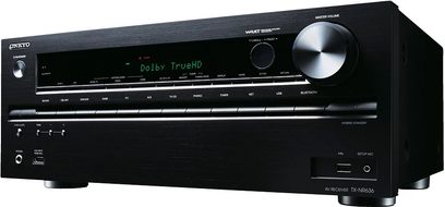 Onkyo TX-NR636 sort hjemmebiografsforstærker, frontpanel, frontvisning, blå "Dolby TrueHD"-skærm, sølvfarvede knapper og drejeknapper