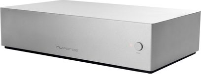 Hi-fi effektforstærker Nuforce STA-200 sølv, set forfra, rektangulær form, sølvfarvet front, sort drejeknap