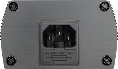 Supra LoRad MD06-EU SPC Black Silver Edition strømskinne set bagfra med IEC-stik på kabinet i børstet aluminium