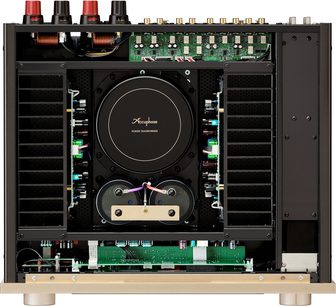 Integrerad stereo hi-fi-förstärkare Accuphase E-700, intern vy, cirkulär central transformator, gröna kretskort, röda och svarta kontakter upptill