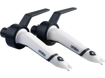 Două celule Ortofon Concorde MKII TWIN SCRATCH albe și negre, vedere de sus, alăturate, cu vârfurile orientate spre dreapta