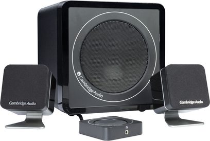 Cambridge Audio Minx M5 multimediehøjttalere i sort, set forfra, bestående af en basreflekskabinet og to satellithøjttalere