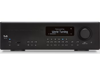 T+A MP200 netwerk-audiospeler in zwart geborsteld aluminium, vooraanzicht, voorzien van een smalle sleuf voor schijven bovenaan, een centraal display, een USB-poort en een aan/uit-knop links, een rij kleine knoppen onder het scherm en een grote draaiknop rechts