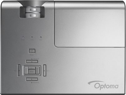 Optoma EH1020 videoprojektor i gråsølv, set oppefra, forfra med linse, knapper og tilslutningsporte