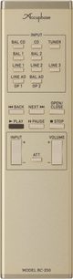 Accuphase C-2300 sztereó előerősítő, téglalap alakú távirányító, elől nézet, arany színű végkivitel, téglalap alakú gombokkal