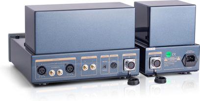 Sluchátkový předzesilovač Cayin HA-6A MK2 černý, kovové šasi, zadní pohled 3/4, vstupy XLR/RCA, pre-out, multipinové a IEC zásuvky
