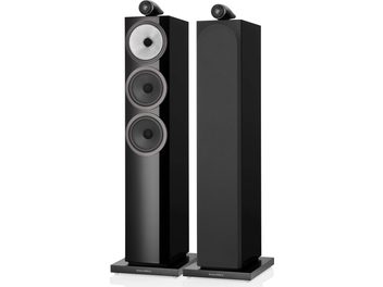 Două boxe de podea negre lăcuite Bowers & Wilkins 703 S3, tweeter cu dom gri deschis, două difuzoare pentru frecvențe medii