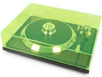 Gennemsigtig fluorescerende grøn EAT C-Sharp pladespiller, set ovenfra i 45° vinkel, låget er lukket, tonearmen er synlig