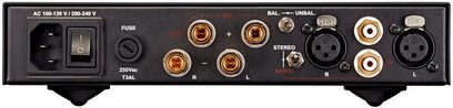 Nuprime STA-9 sølvfarvet effektforstærker, bagside, RCA- og XLR-lydstik, højttalertilslutninger, afbryder