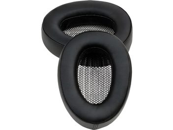Paar Meze Audio Pads ovale zwarte leren oorkussens met een gladde buitenkant en een honingraatvormig binnenrooster, close-up licht van bovenaf weergegeven
