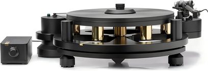 Gramofon Michell Engineering GYRO v černém kovu, zlaté sloupky, raménko vpravo, externí jednotka vlevo, pohled zepředu