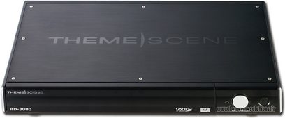 Rektangulær sort kabinet Themescene HD-3000 VXP med "THEME SCENE" skrevet i grå, to drejeknapper og tilslutninger på bagsiden