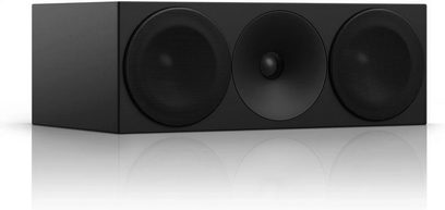 Amphion Helium 520C sort central højttaler, set forfra, 3 runde sorte højttalere på rektangulær mat sort front