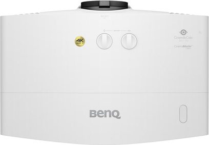 Benq W5700S baltasis projektorius, priekinis vaizdas, 2 reguliavimo rankenėlės, 4K HDR, CinematicColor ir CinemaMaster Video logotipai