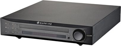 Nuprime CDP-9 sort CD-afspiller, frontpanel med display, knapper og volumeknap, let skråt forfra-perspektiv