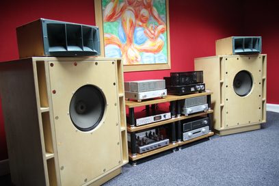 Vintage Altec Lansing Altec Onken 360 audiosystem, tre store træhøjttalere, matchende hi-fi møbel