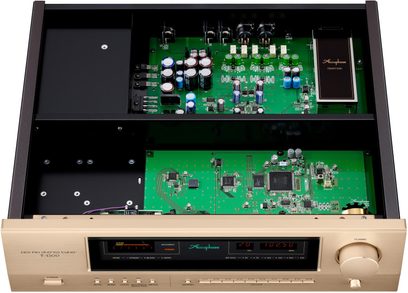 Accuphase T-1300, FM tuner, pohled shora s otevřeným krytem, přední panel z kartáčovaného zlatého hliníku, pravý knoflík, zelené obvody
