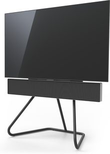 Flad TV-møbel Spectral tube UX i mat sort, flad skærm, sort V-formet metalramme, set lidt fra siden forfra