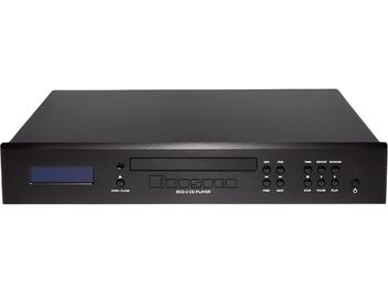 Sort Bryston BCD-3 high-fidelity cd-afspiller, frontpanel med centreret indføringsåbning, blåt display og række knapper