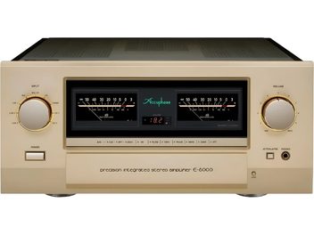 Amplificateur hi-fi Accuphase E-6000 champagne, vu de face, avec deux vumètres à aiguilles et deux grands boutons ronds