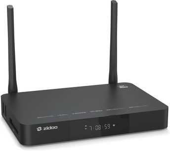 Zidoo Z9X 8K medieafspiller, trekvart visning, sort rektangulært kabinet, 2 lodrette antenner, digitalt frontdisplay