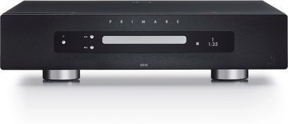 Odtwarzacz CD Primare DD35 w kolorze czarnym, widok z przodu, czarna obudowa z wyświetlaczem, przyciskami i szczelina na płytę CD, srebrne nóżki