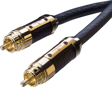 Oehlbach Black Connection Master RCA analog lydkabel 1m sort, kappe i tekstureret syntetisk materiale og guldbelagte stik med sort læderbeklædt hus, nærbillede let i perspektiv