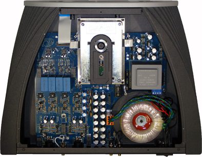 Atoll Elektronikos CD400 sidabrinis atidarytas CD grotuvas, vidinių elektroninių komponentų, mėlynų spausdintinių plokščių ir toroidinio transformatoriaus vaizdas