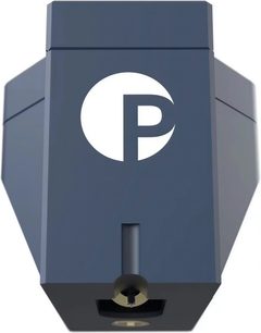 Kasetė hi-fi vinilo grotuvui Pick It MC3, priekinis vaizdas, tamsiai mėlynas kampuotas korpusas, baltas apskritas logotipas su raide „P“.