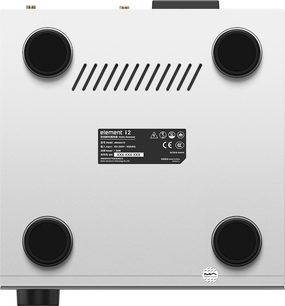 Lettore audio di rete Matrix Audio Element i2 argento in alluminio, vista completa dal basso, quattro piedini circolari neri agli angoli, feritoia di ventilazione diagonale centrale ed etichetta tecnica nera centrale
