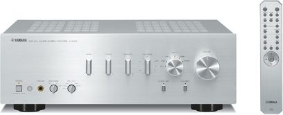 Yamaha A-S700 sølvfarvet stereo hi-fi-forstærker, set forfra, frontpanel med knapper, drejeknapper og stik, fjernbetjening til højre