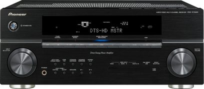 Forside af en sort Pioneer VSX-1018AH hjemmebiografsforstærker med display, kontrolknapper og USB-port