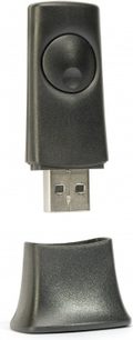 Trasmettitore Bluetooth Cambridge Audio BT100, case verticale nera, altoparlante rotondo centrale, porta USB, base svasata