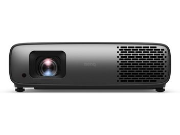 Projetor Benq W4100i, vista frontal, corpo retangular cinza escuro, lente à esquerda, ampla grade de ventilação à direita, logotipo central