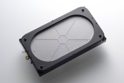 Åbent hi-fi hovedsæt STAX SRL-700 sort, set forfra, oval metalrist på ørepuderne, sort hovedbøjle, forgyldt stik