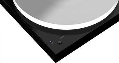 Hi-fi pladespiller Pro-Ject X1 Piano black, lakeret sort finish, nærbillede forfra af tonearmen