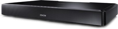 Rektangulær, langstrakt sort Denon DHT-T110 soundbar set forfra, med metalrist på forsiden