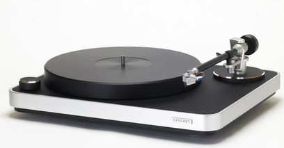 Černá a stříbrná vinylová deska ClearAudio Concept s ramenem, kazetou a kruhovým talířem na obdélníkovém podstavci