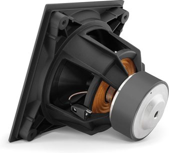 JL Audio Dominion D108 subwoofer i sort asketræ, 3/4 visning bagfra, synlig højttaler, sort asketræsfinish