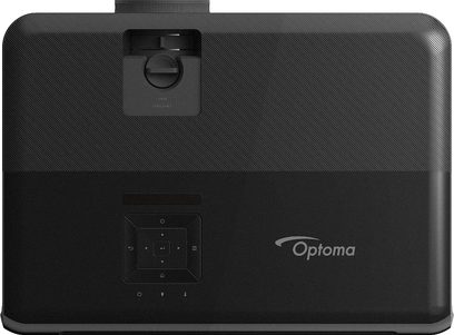 Optoma UHD370X sort videoprojektor, set forfra, linse i midten, logo nederst til højre, knapper og porte på højre side