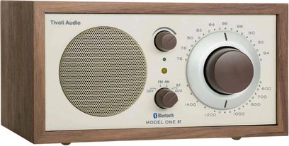 Radio da tavolo Tivoli Model One BT noce beige, frontale crema dal look vintage con grande manopola e altoparlante rotondo